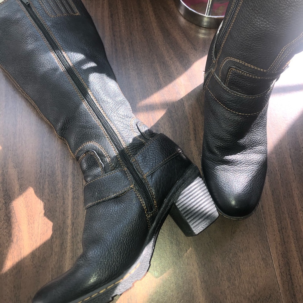 Boots - Picture 5 of 8